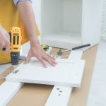 Jak zareagować kiedy lodówka przestaje prawidłowo chłodzić, a pralka cieknie?